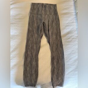 Gray Patterned High-Waisted Leggings
Lululemon size 4